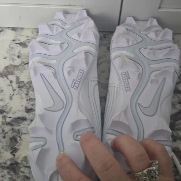 Nike All-White Softball Cleats 8.5 Never Worn - Picture 4 of 7